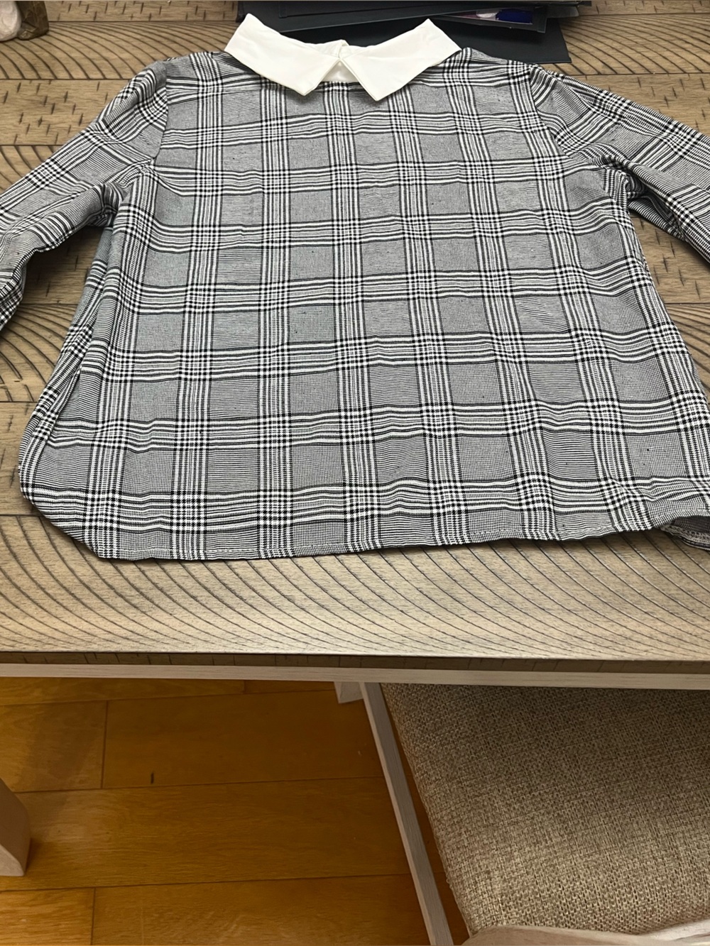 Women’s  Black & White Plaid Long-Sleeve Top with Contrast Collar